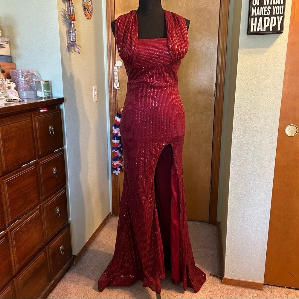 NWOT long red sequined mermaid prom dress with long slit size 2